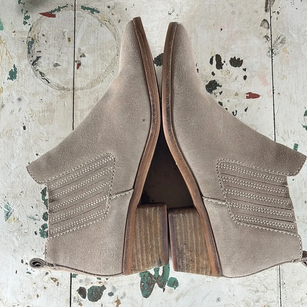 Dolce Vita > Women's Tan Ankle Boots 8 - Picture 4 of 11